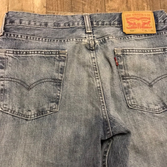 MENS LEVI LIGHT WASH JEANS. STYLE 514. W 31 L 32 - Picture 3 of 6